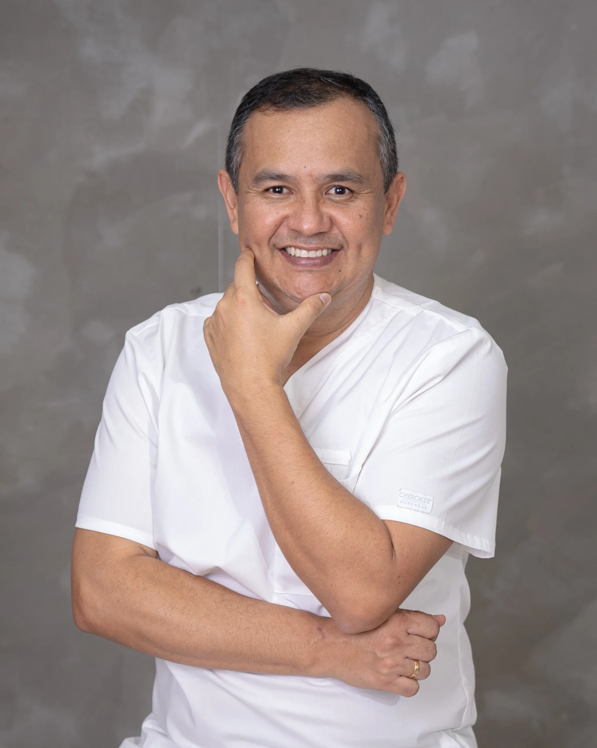 dr cesar nieto. dentist in colombia. veneers studio colombia